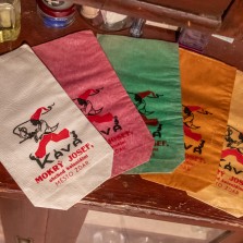 Sáčky na čerstvě praženou kávu. Foto: Milan Šustr