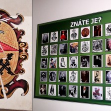 Osobnosti žďárské historie a skládačka znaku města Žďáru. Foto: Kamila Dvořáková