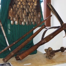 Kuše a primitivní palné zbraně. Foto: Kamila Dvořáková