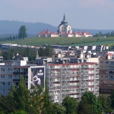 Pohled z věže na Zelenou horu. Foto: Kamila Dvořáková