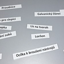 Prapodivné názvy k prapodivným sbírkovým předmětům. Foto: Kamila Dvořáková