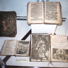 Náboženské knihy ze 17. a 18. století. Foto: Kamila Dvořáková