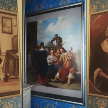 Portréty a barokní obrazy dotvářejí dobovou atmosféru výstavy. Foto: Kamila Dvořáková