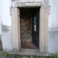 Tajemný vstup do věže. Foto: Kamila Dvořáková