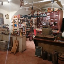 Prvorepublikový obchod ve vánočním čase. Foto: Kamila Dvořáková