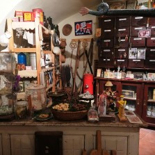 Zboží běžné i adventní a vánoční. Foto: Kamila Dvořáková