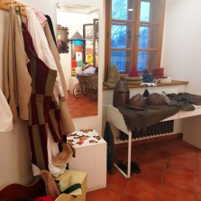 Kostýmy k vyzkoušení. Foto: Kamila Dvořáková