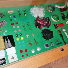 Náušnice, náramky, korále, spony, hodinky... Foto: Kamila Dvořáková