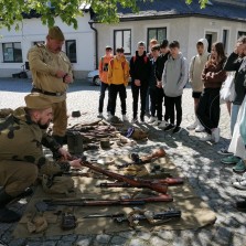 Seznámení s výzbrojí a výstrojí bojujících stran 2. světové války. Foto: Kamila Dvořáková