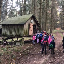 U krmelce. Foto: Archiv 2. ZŠ, S. Kántorová