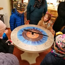 Kouzelný stolek čarodějům věští budoucnost. Foto: Kamila Dvořáková