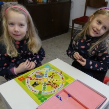 Děvčata a hra Člověče nezlob se! Foto: Kamila Dvořáková