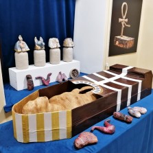 Postup mumifikace - součást edukačního programu. Foto: Kamila Dvořáková