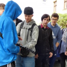 Kluky zbraně zajímají. Foto: Kamila Dvořáková