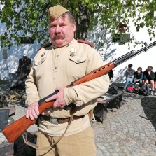 Sovětský voják v uniformě. Foto: Kamila Dvořáková