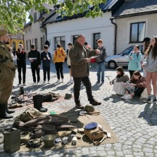 PhDr. Pavel Elbl vypráví o širších souvislostech konce války. Foto: Kamila Dvořáková