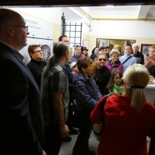 Pro velký zájem se návštěvníci dělí do několika skupin. Foto: Kamila Dvořáková