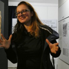 Mgr. Veronika Dulíková, Ph.D. nadšeně vypráví o okolnostech objevu hrobky faraona Tutanchamona. Foto: Kamila Dvořáková