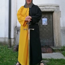 U kostela sv. Prokopa čeká mocný zeměpán Smil z Lichtenburka. Foto: Kamila Dvořáková