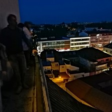 Návštěvníci na ochoze nad městem. Foto: Kamila Dvořáková