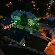 Pohled z věže na tvrz, sídlo našeho Regionálního muzea. Foto: Kamila Dvořáková