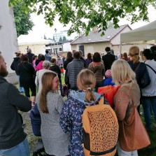 Lidé se scházejí na třináctou muzejní noc Regionálního muzea města Žďáru. Foto: Kamila dvořáková