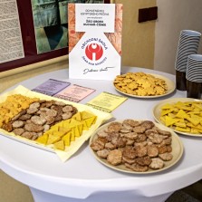 Ochutnávku staroegyptského pečiva připravili žáci oboru kuchař-číšník z Obchodní školy ve Žďáře n. S. Foto: Milan Šustr