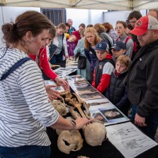 Na stanovišti antropologů je stále plno. Foto: Milan Šustr