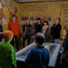 Egyptoložka Mgr. Alexandra Pastoreková vypráví zajímavosti o výzdobě hrobky faraona Tutanchamona. Foto: Milan Šustr