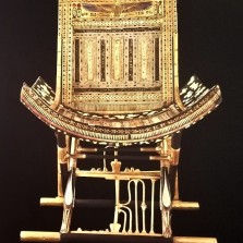 Tutanchamonova obřadní židle. Foto: Detail panelu