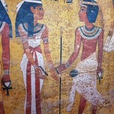 Tutanchamon ve své pozemské podobě před bohyní Nut. Foto: Kamilla Dvořáková