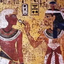 Tutanchamon a bohyně Hathor se symbolem života (anch). Foto: Kamila Dvořáková