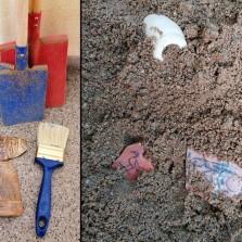Náčiní pro malé archeology a nálezy v písku. Foto: Kamila Dvořáková