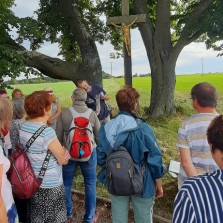 Mgr. Miloslav Lopaur poutavě vypráví o cisterciácké krajině. Foto: Jiří Spurný