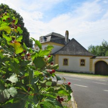 Zájezdní hostinec v Ostrově je patrně dílem Jana Blažeje Santiniho. Foto: Jiří Spurný