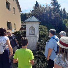 Poutníci u radešínských božích muk. Foto: Jiří Spurný