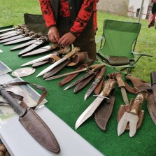 Ukázka loveckých nožů. Foto: Kamila Dvořáková