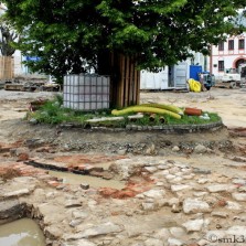 Práce archeologů na náměstí Republiky ve Žďáře nad Sázavou. Foto: Stanislav Mikule