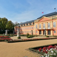 Pohled na zámek z francouzské zahrady. Foto: Kamila Dvořáková