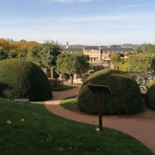 Pohled od Oranžérie na park u zámku. Foto: Kamila Dvořáková