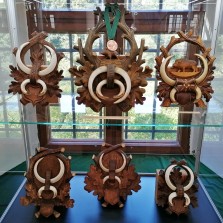 Špičáky kňoura (zbraně) jako trofeje. Foto: Kamila Dvořáková