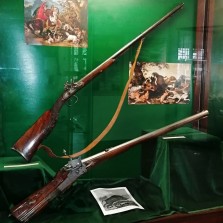 Historické lovecké ručnice s kolečkovým a křesadlovým zámkem. Foto: Kamila Dvořáková