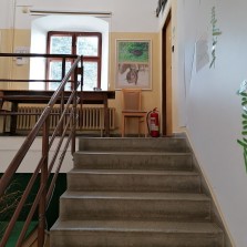 Na chodbě na děti čekají různé úkoly. Foto: Kamila Dvořáková