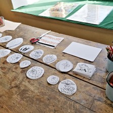 Malé děti mohou vymalovávat a následně vystavit obrázky s přírodní tématikou. Foto: Kamila Dvořáková