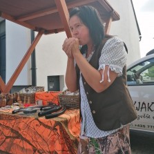 Vábička na vernisáži. Foto: Kamila Dvořáková