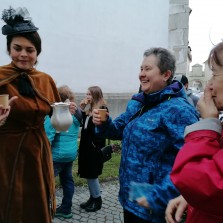 Návštěvníci ochutnávají a baví se. Foto: Kamila Dvořáková