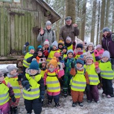 Dětem se v zasněženém lese líbilo. Foto: DS Hvězdička