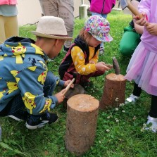 Tesaři při práci. Foto: Kamila Dvořáková