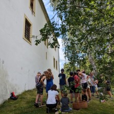 Úterní prázdninový workshop STAVÍME TVRZ!. Foto: Kateřina Omesová