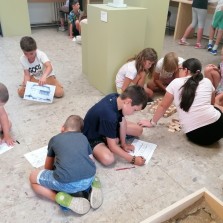 Tvoříme. Foto: Kamila Dvořáková